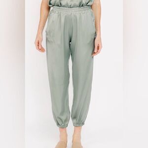 Sofia Collections Brooke jogger  size M NWT